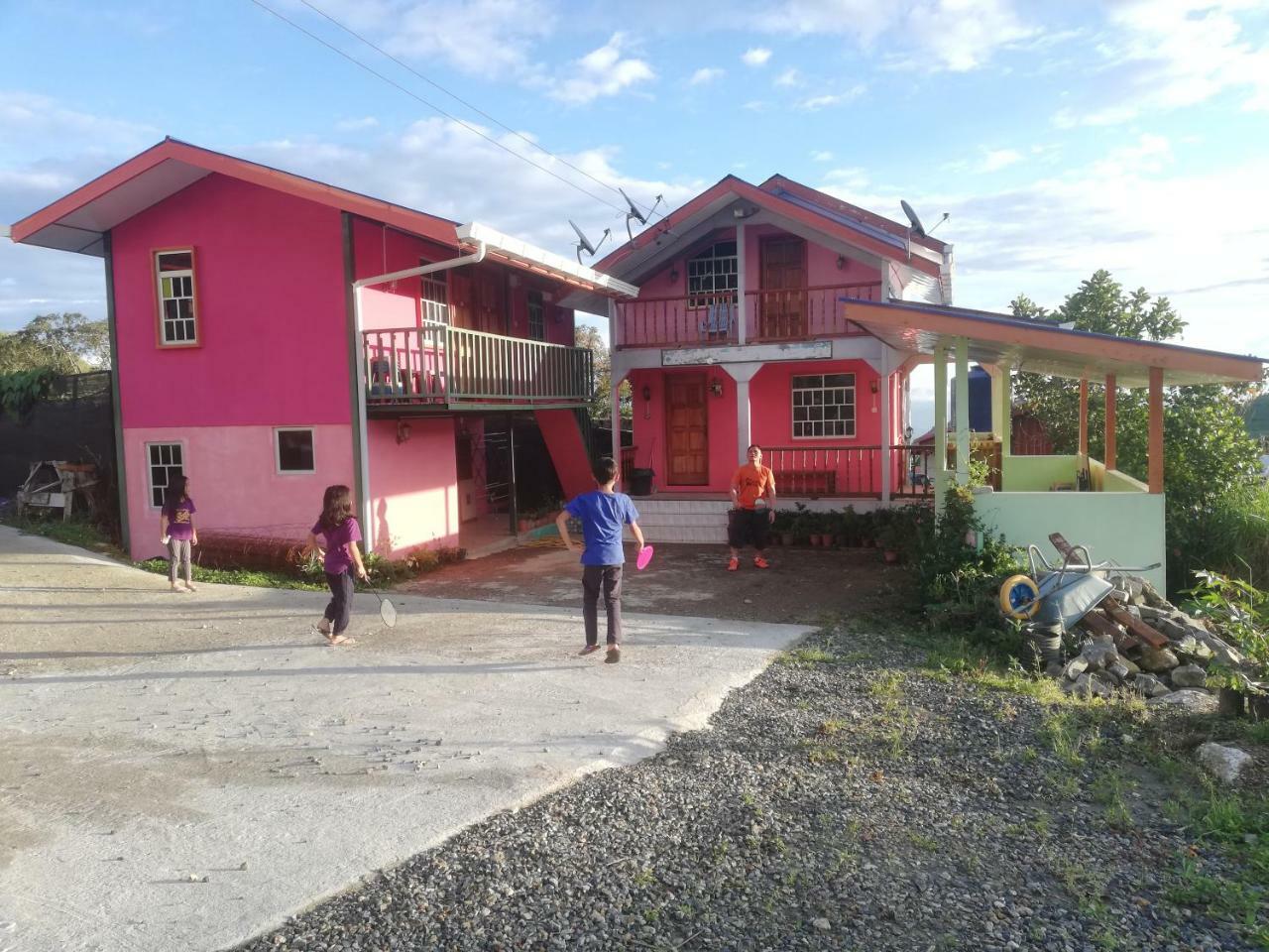 Strawberry Rest House Mesilou Kampong Kundassan 外观 照片