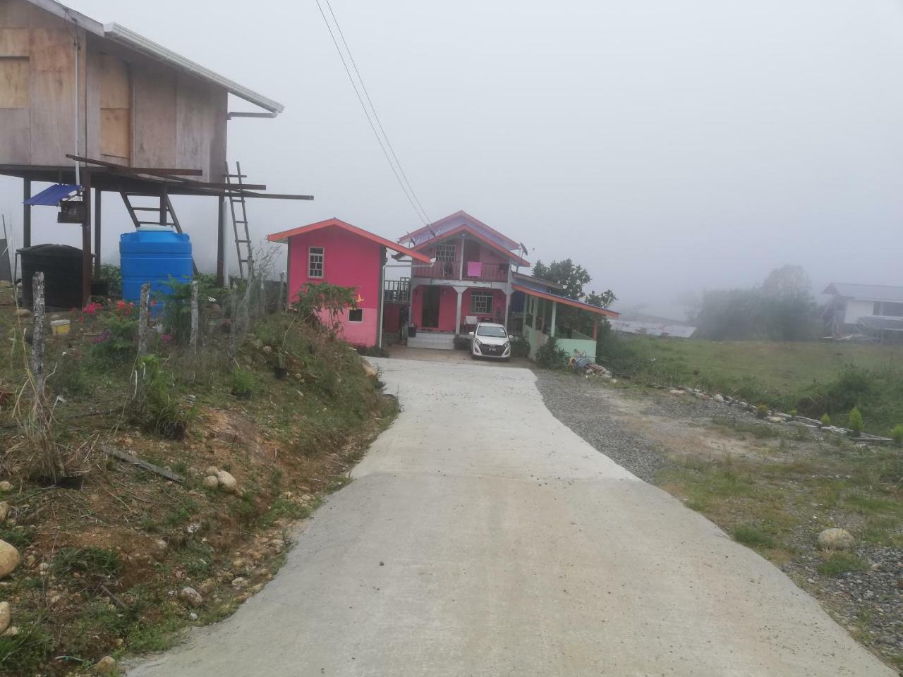 Strawberry Rest House Mesilou Kampong Kundassan 外观 照片